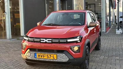 Occasion Dacia Spring Extreme 30 kW (41 PK) 2025 Rood Hatchback