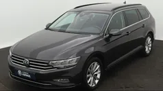 Grijs, metallic lak Gebruikt 2022 VW Passat Business Stationwagen | € 27.950 (Eerlijke prijs)