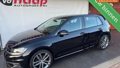 Zwart Gebruikt 2018 VW Golf VII Comfortline Hatchback | € 15.999 (Eerlijke prijs)