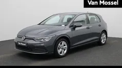 Grijs Gebruikt 2021 VW Golf VIII Life Hatchback | € 23.900 (Eerlijke prijs)
