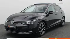 Zwart Gebruikt 2021 VW Golf VIII Style Hatchback | € 27.500 (Eerlijke prijs)