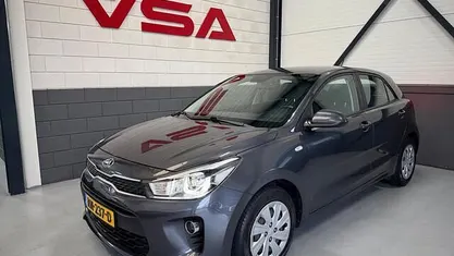 Grijs (metallic) Gebruikt 2018 Kia Rio Hatchback | € 10.890 (Eerlijke prijs)
