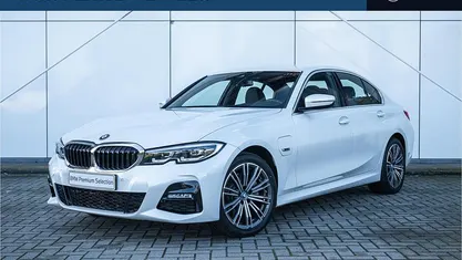 Occasion BMW 320e Executive 204 PK (150 kW) 2022 Mineralweiss (licht wit metallic) Sedan