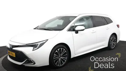 Wit Occasion 2023 Toyota Corolla Edition Stationwagen | € 26.445 (Eerlijke prijs)