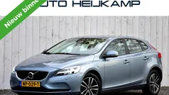 Blauw Gebruikt 2017 Volvo V40 Momentum Hatchback | € 14.750 (Eerlijke prijs)