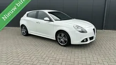 Wit Gebruikt 2014 Alfa Romeo Giulietta Distinctive Hatchback | € 8.950 (Eerlijke prijs)