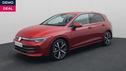 Rood Gebruikt 2025 VW Golf VIII Style Hatchback | € 35.440 (Eerlijke prijs)