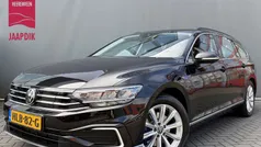 Zwart Gebruikt 2021 VW Passat Business Stationwagen | € 20.899 (Goede deal)
