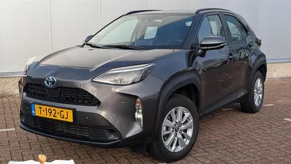 Grijs Gebruikt 2023 Toyota Yaris Cross Active SUV | € 26.999 (Eerlijke prijs)