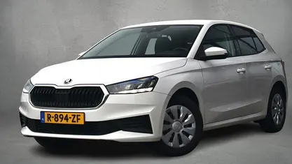 Wit Gebruikt 2023 Skoda Fabia Ambition Hatchback | € 14.950 (Eerlijke prijs)