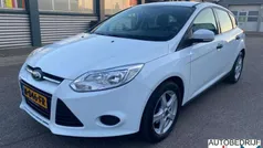 Wit, metallic lak Gebruikt 2013 Ford Focus Hatchback | € 8.250 (Eerlijke prijs)