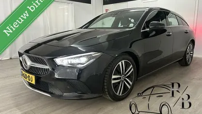 Zwart, metallic lak Gebruikt 2020 Mercedes CLA200 Shooting Brake Business Stationwagen | € 27.999 (Eerlijke prijs)