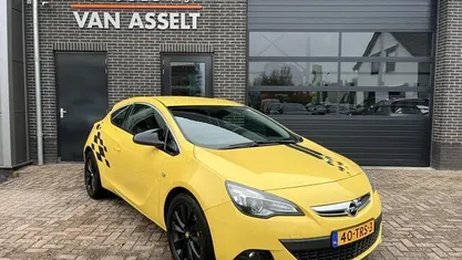 Occasion Opel Astra GTC Sport 141 PK (103 kW) 2012 Geel Hatchback