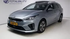 Grijs, metallic lak Gebruikt 2021 Kia Ceed Sportswagon Stationwagen | € 20.950 (Eerlijke prijs)