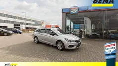 Grijs Gebruikt 2022 Opel Astra Edition Stationwagen | € 12.950 (Super prijs)