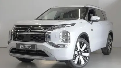 Gebruikt 2025 Mitsubishi Outlander P-HEV Instyle SUV | € 58.695 (Eerlijke prijs)