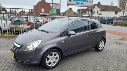 Grijs Occasion 2010 Opel Corsa Hatchback | € 2.295 (Eerlijke prijs)