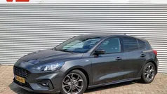 Grijs, metallic lak Gebruikt 2018 Ford Focus Business Edition Hatchback | € 14.700 (Eerlijke prijs)