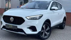 Wit Gebruikt 2023 MG ZS Comfort Sedan | € 17.950 (Eerlijke prijs)