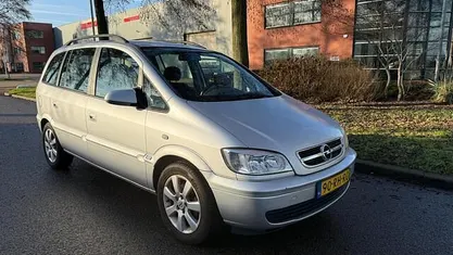 Grijs Occasion 2005 Opel Zafira MPV | € 1.499 (Goede deal)