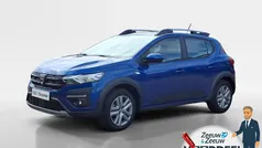 Blauw Gebruikt 2022 Dacia Sandero Expression Hatchback | € 17.935 (Eerlijke prijs)