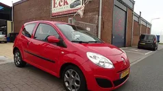 Rood Gebruikt 2009 Renault Twingo Authentique Hatchback | € 1.950 (Eerlijke prijs)