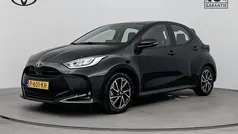 Zwart Gebruikt 2022 Toyota Yaris Hatchback | € 21.150 (Eerlijke prijs)