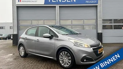 Occasion 2019 Peugeot 208 Signature Sky Hatchback | € 10.950 (Super prijs)