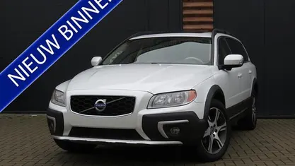 Wit (parellak) Occasion 2014 Volvo XC70 Summum Stationwagen | € 19.990 (Goede deal)