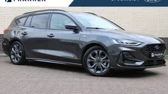 Grijs Gebruikt 2024 Ford Focus ST-Line X Stationwagen | € 30.595 (Eerlijke prijs)