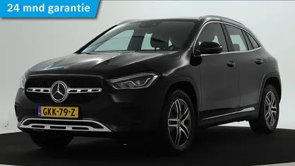 Kosmoszwart metaalkleur metallic Occasion 2023 Mercedes GLA250 Luxury SUV | € 40.750 (Goede deal)