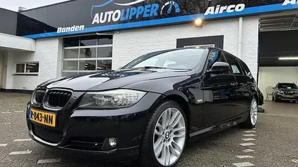 Zwart (metallic) Gebruikt 2012 BMW 318 Luxury Line Stationwagen | € 7.250 (Goede deal)