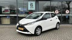 Wit Gebruikt 2017 Toyota Aygo Hatchback | € 8.445 (Eerlijke prijs)