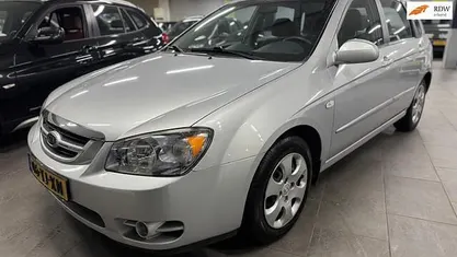 Grijs Gebruikt 2006 Kia Cerato LX Hatchback | € 2.150 (Eerlijke prijs)