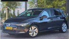 Zwart Gebruikt 2021 VW Golf VIII Style Hatchback | € 22.900 (Eerlijke prijs)