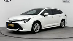 Pure white (licht wit) Gebruikt 2022 Toyota Corolla Active Stationwagen | € 24.245 (Eerlijke prijs)