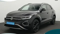 Zwart Gebruikt 2022 VW T-Roc Style SUV | € 31.450 (Eerlijke prijs)