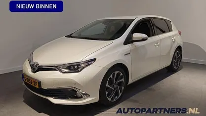Wit Occasion 2016 Toyota Auris Trend Hatchback | € 12.950 (Eerlijke prijs)