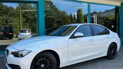 Wit, andere lak Gebruikt 2016 BMW 320 M Sport Sedan | € 19.900 (Goede deal)