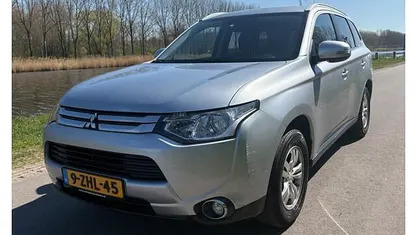 Grijs Gebruikt 2015 Mitsubishi Outlander SUV | € 8.999 (Eerlijke prijs)