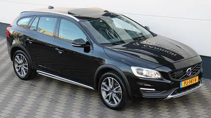 Occasion Volvo V60 CC 245 PK (180 kW) 2017 Zwart (metallic) Stationwagen
