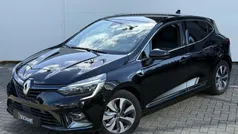 Zwart Gebruikt 2021 Renault Clio V Hatchback | € 19.735 (Eerlijke prijs)