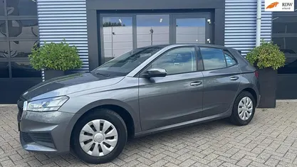 Grijs Gebruikt 2023 Skoda Fabia Ambition Hatchback | € 16.695 (Eerlijke prijs)