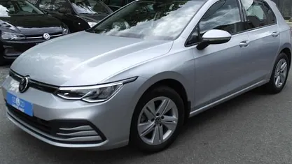 Occasion 2022 VW Golf Life Sedan | € 23.700 (Eerlijke prijs)