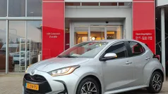 Grijs, metallic lak Gebruikt 2023 Toyota Yaris Hybrid Hatchback | € 21.940 (Eerlijke prijs)