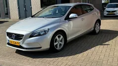 Grijs, metallic lak Gebruikt 2012 Volvo V40 Kinetic Stationwagen | € 10.900 (Eerlijke prijs)
