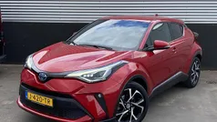 Rood, metallic lak Gebruikt 2020 Toyota C-HR Edition SUV | € 24.350 (Eerlijke prijs)