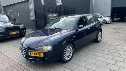 Occasion Alfa Romeo 147 Business 105 PK (77 kW) 2007 Blauw, metallic lak Hatchback