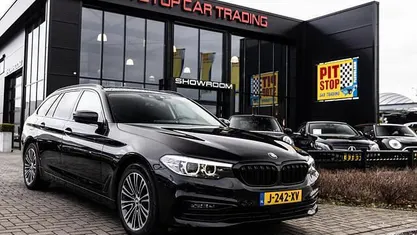 Zwart Occasion 2020 BMW 520 Executive Stationwagen | € 32.450 (Eerlijke prijs)