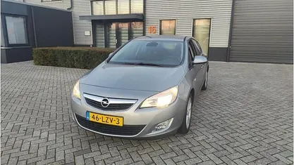 Grijs Gebruikt 2010 Opel Astra Edition Hatchback | € 2.750 (Eerlijke prijs)